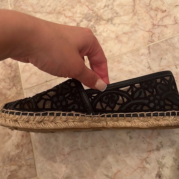 Tory Burch Espadrilles Navy Blue Lace with Black Trim - Picture 5 of 6